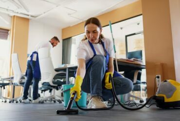 imgi_24_professional-cleaning-service-person-using-vacuum-cleaner-office_23-2150520594