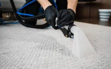 using-extractor-wash-off-carpet-from-dust-stains-extractor-washing-carpet-cleaner-is-using-extractor-clean-carpet-home