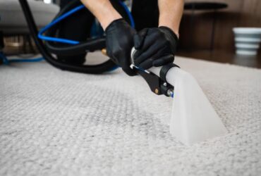 using-extractor-wash-off-carpet-from-dust-stains-extractor-washing-carpet-cleaner-is-using-extractor-clean-carpet-home